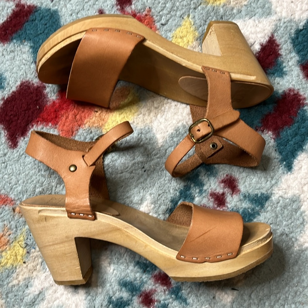 Bryr Rachel open toe heeled clogs